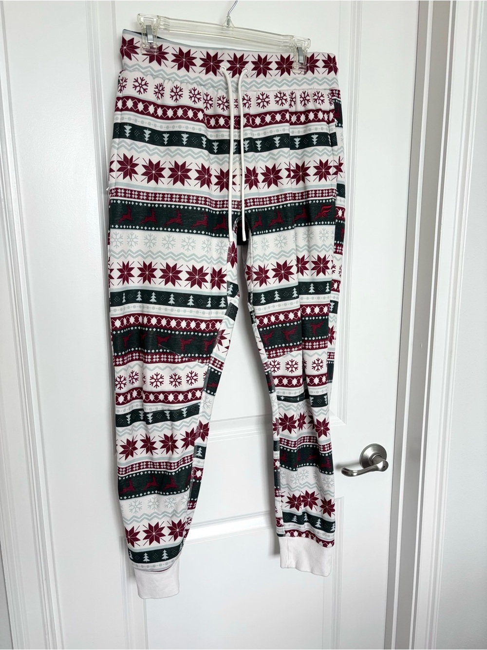 Fabletics Men’s Holiday Fair Isle Jogger Pants Reindeer Snowflake Medium